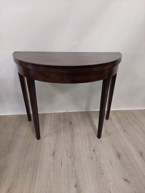 Koncole/Žaidimų stalas.