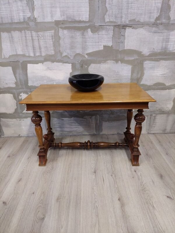 Antikvarinis medinis svetainės stalas