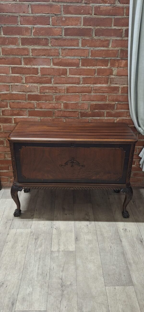 Senovinė medinė tvarkinga komoda