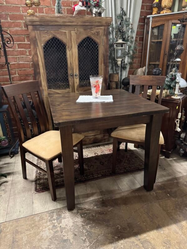 Medinis valgomojo stalas