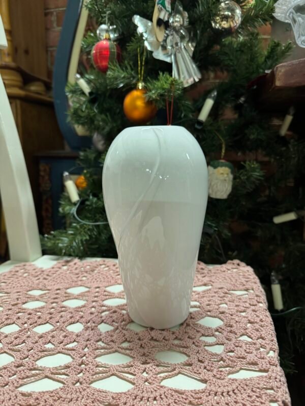 Porcelianinė vaza gėlėms