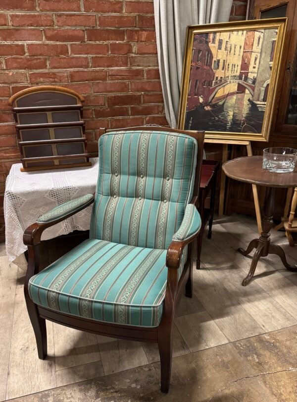 Krėslas medžiaginiu gobelenu