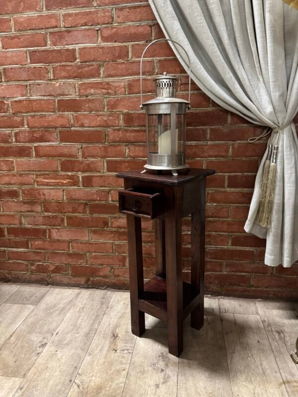 Bombay stiliaus gėlių staliukas