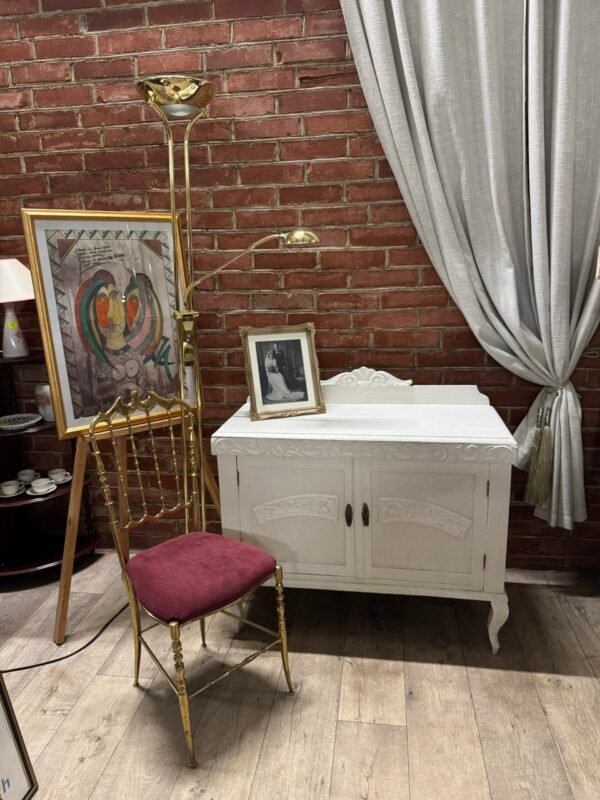 Senovinė medinė baltai dažyta komodėlė