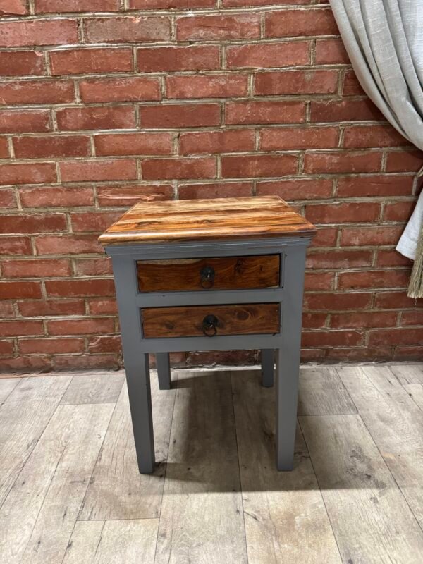 Bombay stiliaus komodėlė