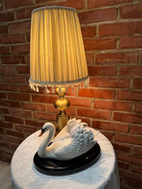 Royal porcelianinė gulbė