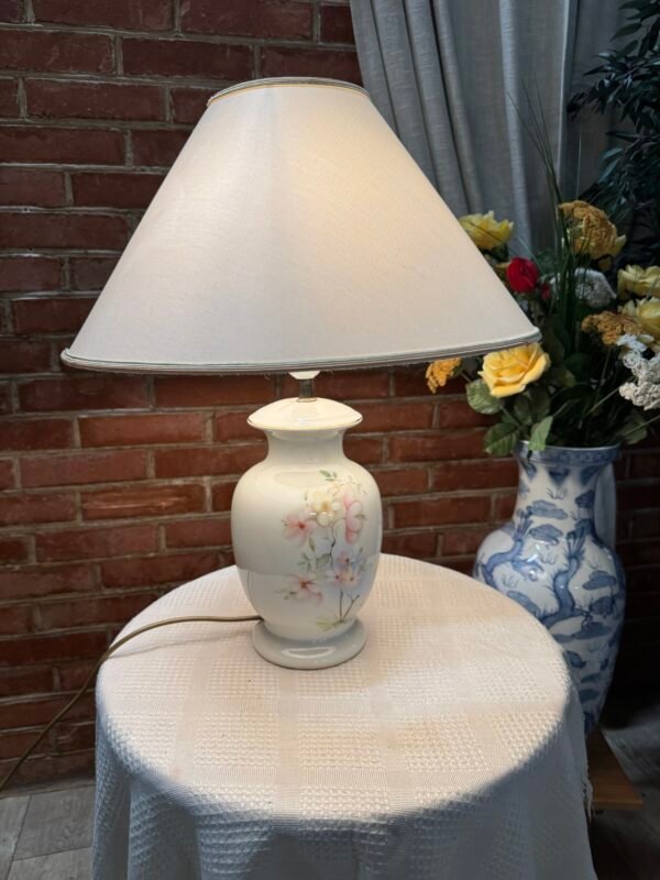 Stalinis šviestuvas porcelianine koja ir medžiaginiu gaubtu