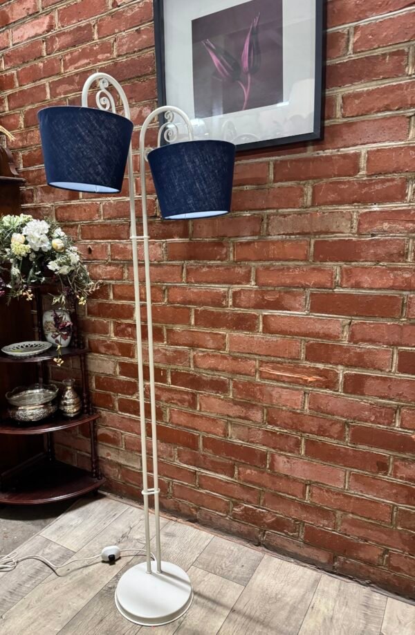 Metalinis šviestuvas su dviem atšakom