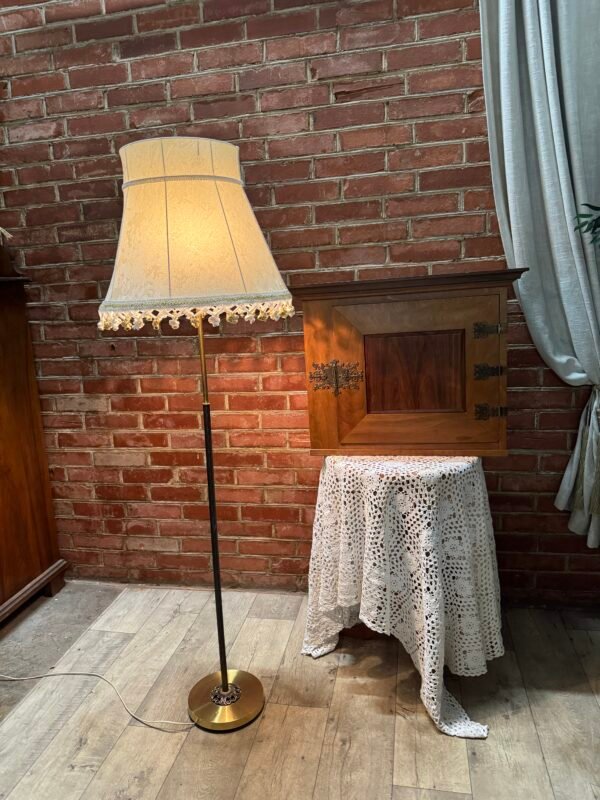 Toršeras dailia koja ir naujai restauruotu gaubtu