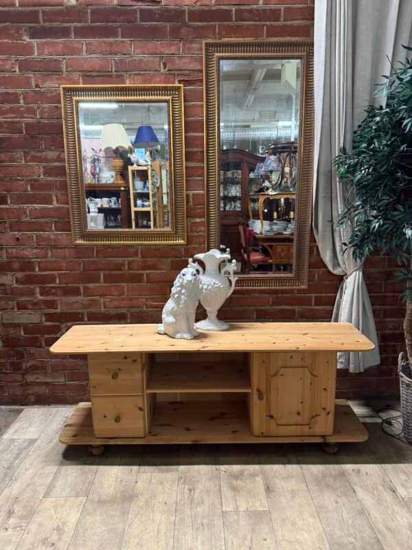 Medinis TV staliukas