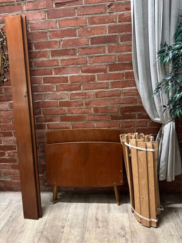 Viengulė medinė lova