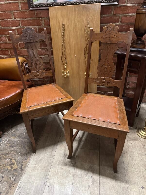 Senovinės medinės kėdės