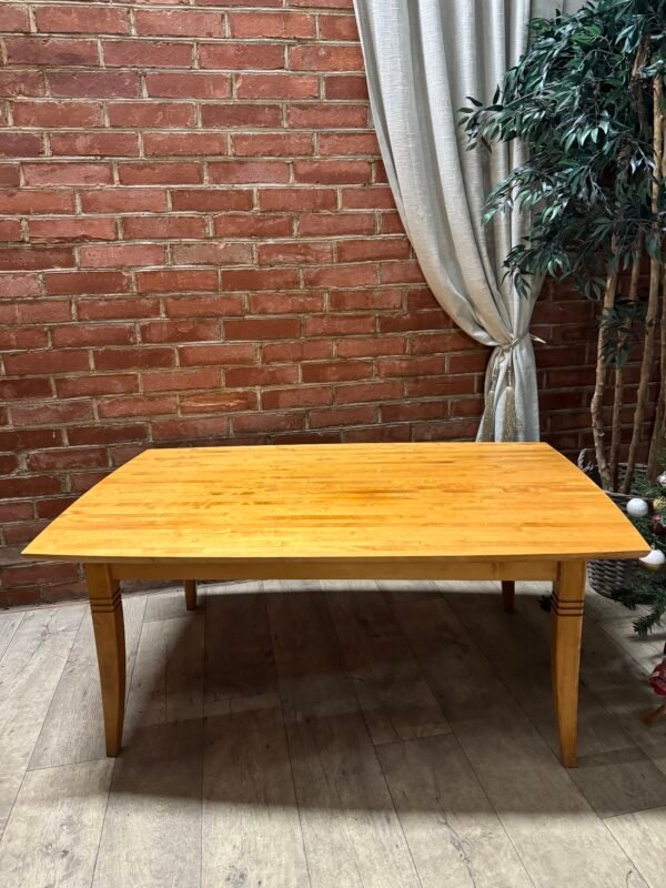 Medinis svetainės stalas