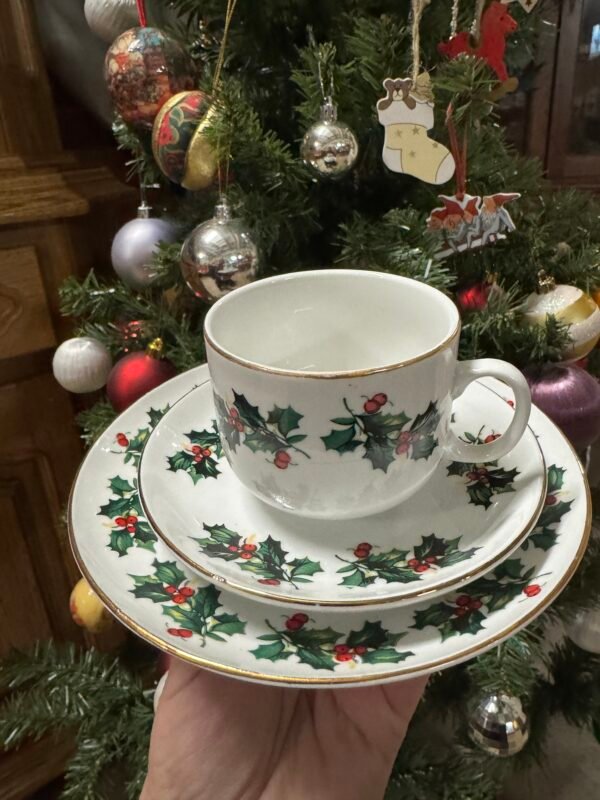 Šventinis puodukas su dviem lėkštutėm