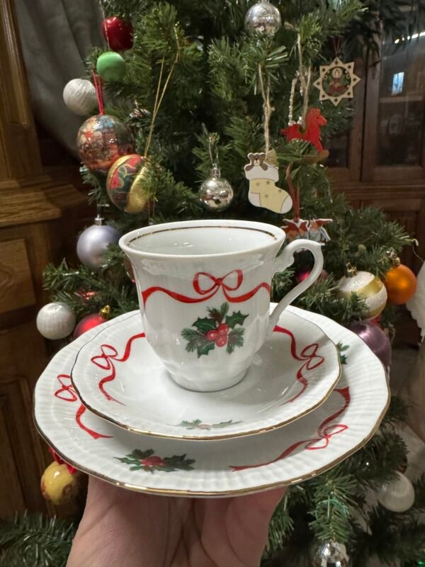 Šventinis puodukas su dviem lėkštutėm