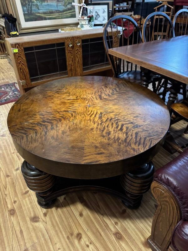 senovinis apvalus svetainės staliukas