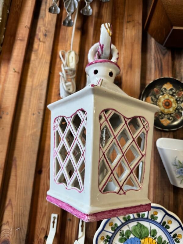 Keramikinis žibintas lempa kabinamas ant sienos