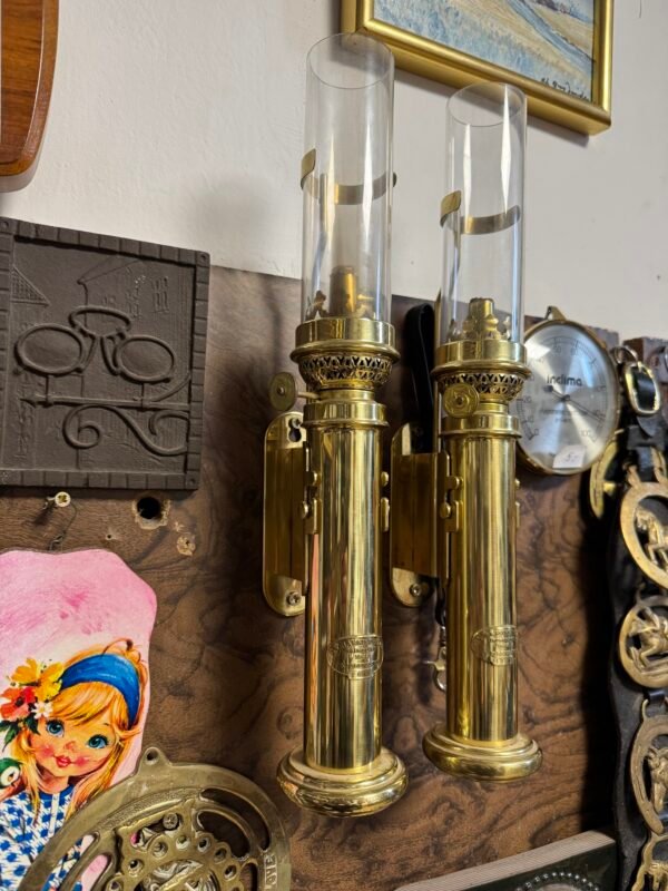 Ant sienos kabinamos žibalinės lemputės