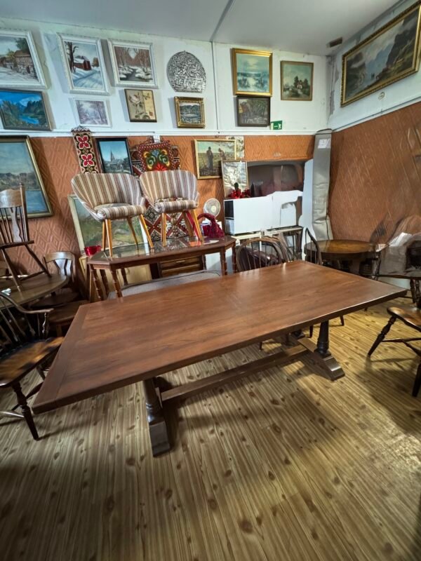 Ąžuolinis masyvus išskleidžiandis valgomojo stalas