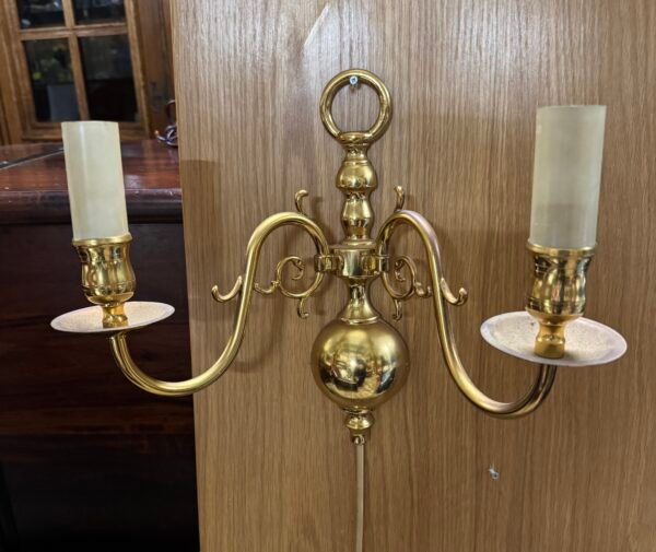 Sieninis šviestuvas