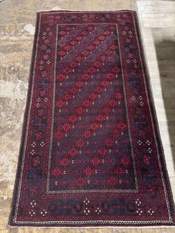 Nedidelis vilnonis kilimasIšmatavimai  102x192 cm