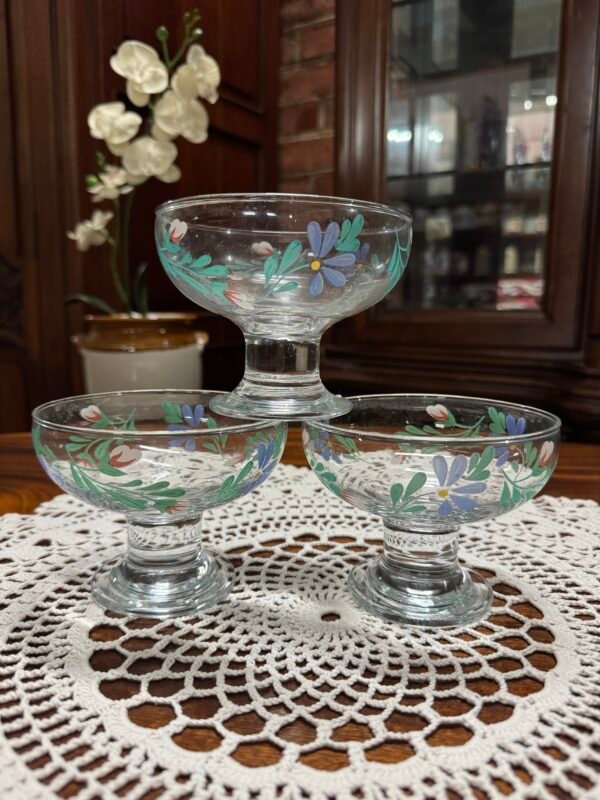 Stiklinės ledainės dekoruotos piešiniais