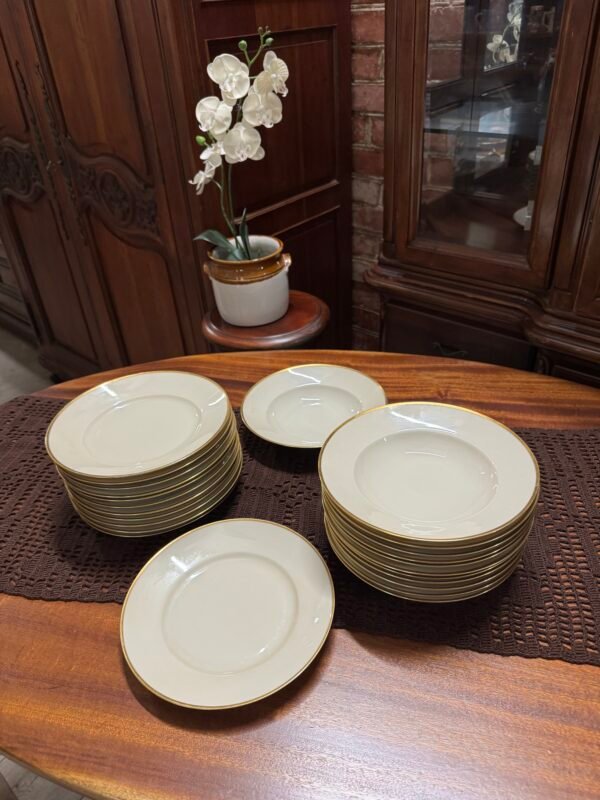 Porcelianinių lėkščių komplektas  12+12Skersmuo 21 cm