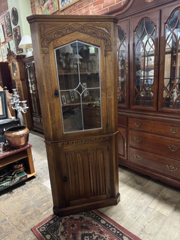 Angliška medinė kampinė indauja