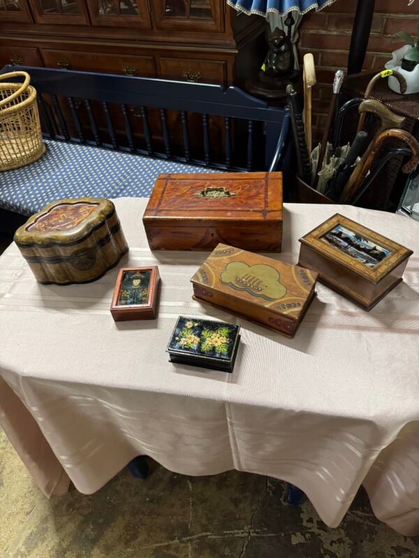 Medinės senovinės dėžutės