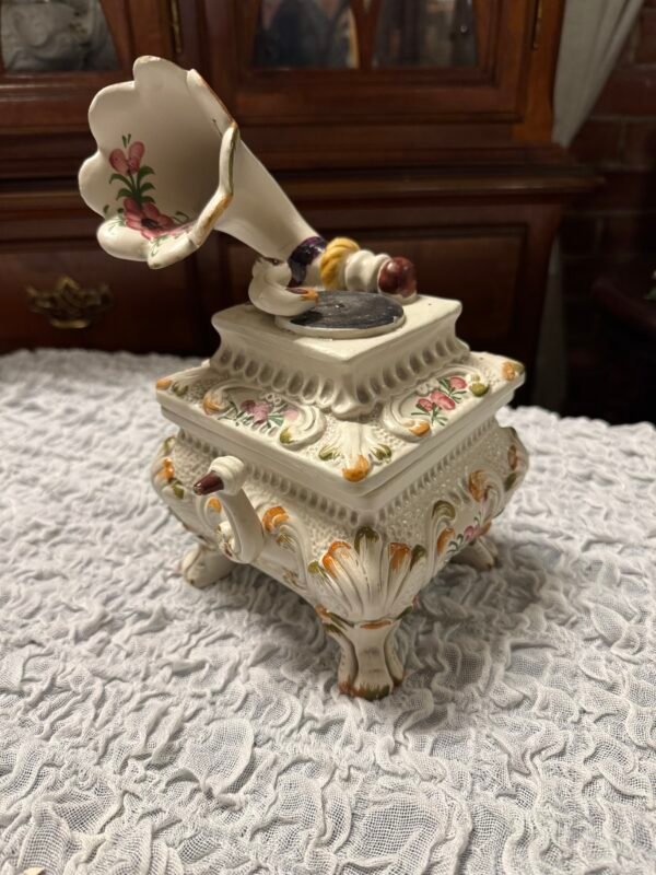 Itališka dekoratyvinė dėžutė papuošalams gramofono stiliumi