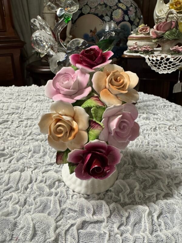 Porcelianinė gėlių puokštė