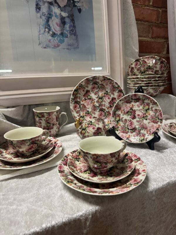 Vintažinis  Danijos gamintojo Villa Collection Denmark porceliano komplektas